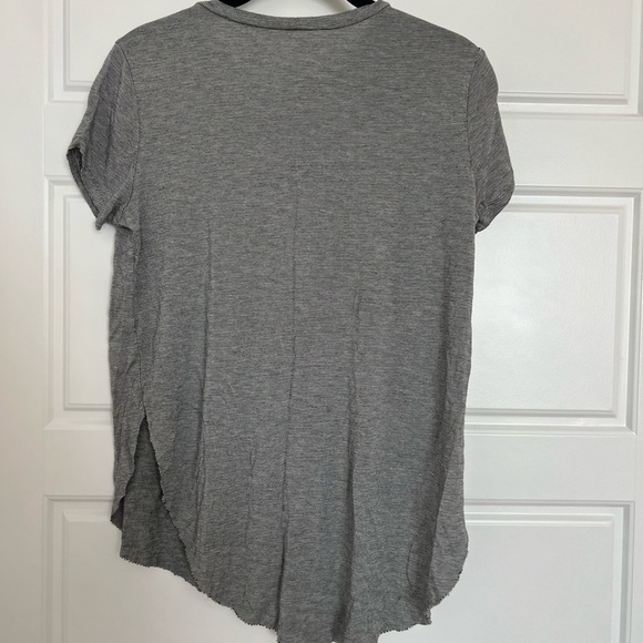 MEL rose Market Women’s Gray Tee Size XS - Picture 3 of 4